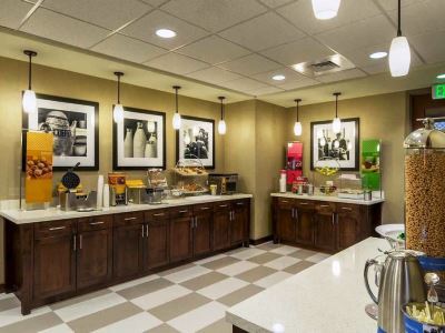 Hampton & Portland/vancouver Hotel 3*